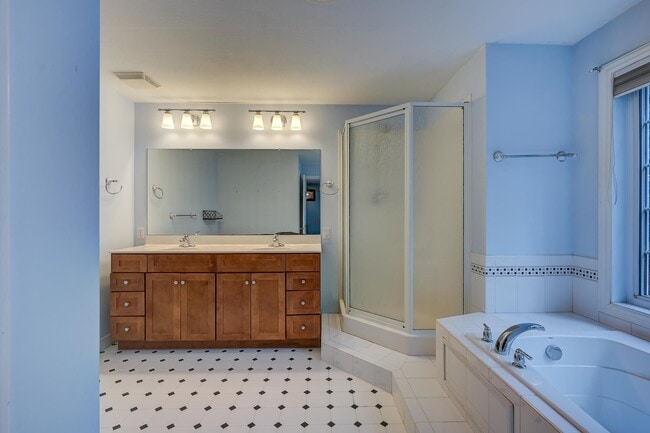 Building Photo - 28 Grachen Dr