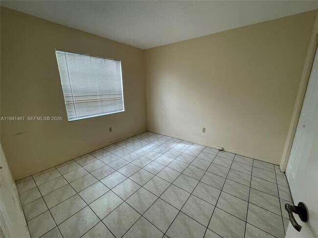 Building Photo - 426 NE 210th Cir Terrace