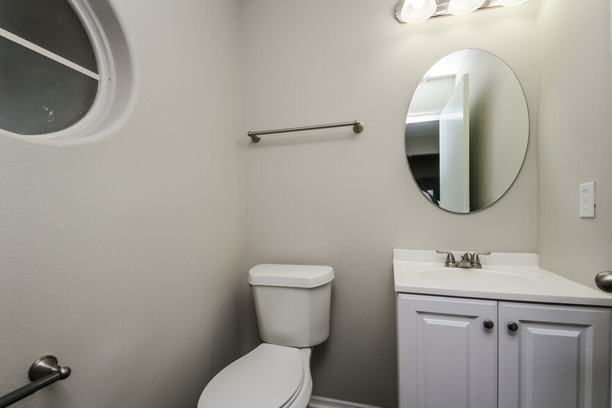 Building Photo - 13028 Lily Pond Ct