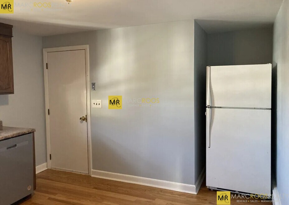 Building Photo - 10 Pine St