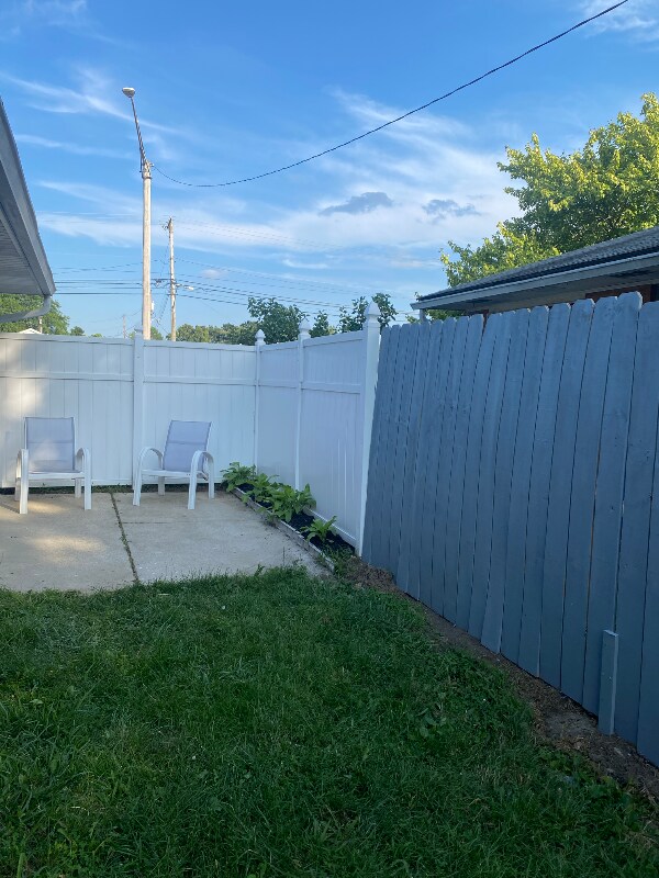 Building Photo - 5481 Bellefontaine Rd