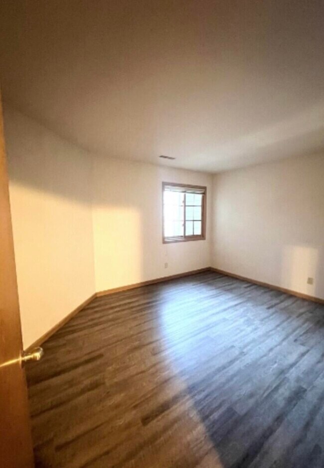 Building Photo - 18275 Brookfield Lake Dr