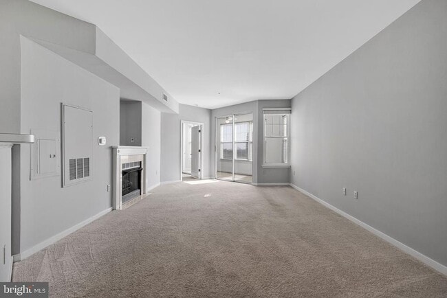 Building Photo - 1625 International Dr