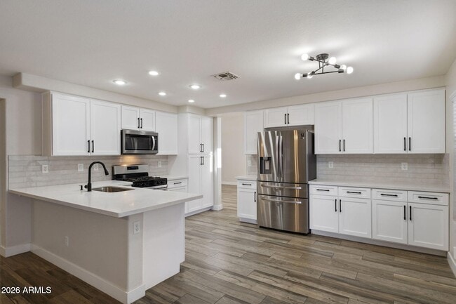 Building Photo - 1883 W Falcon Dr