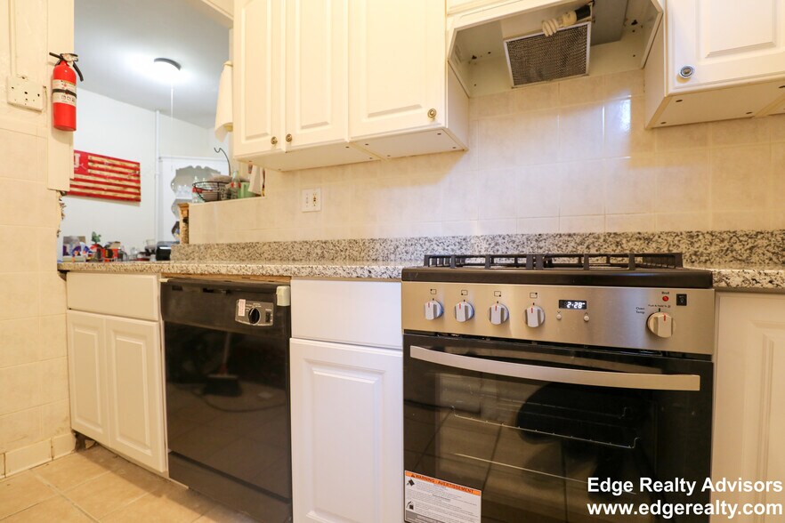 Building Photo - 115 Freeman St