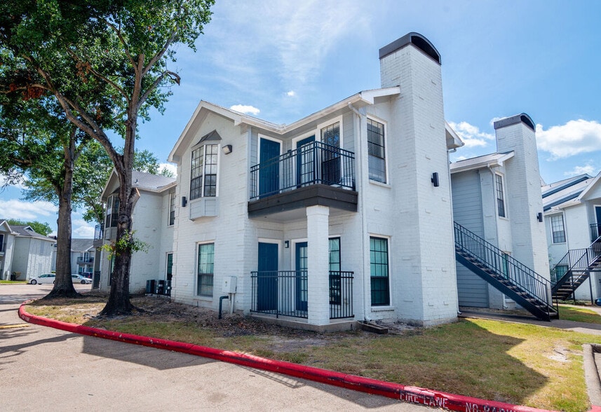 Building Photo - Green Tree Place