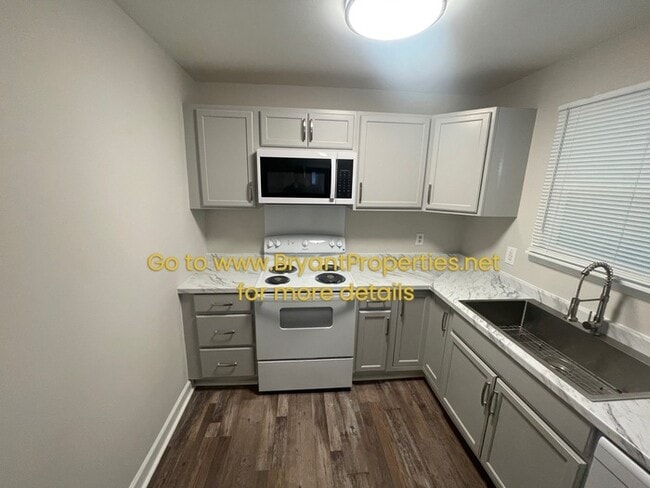 Building Photo - Single Family