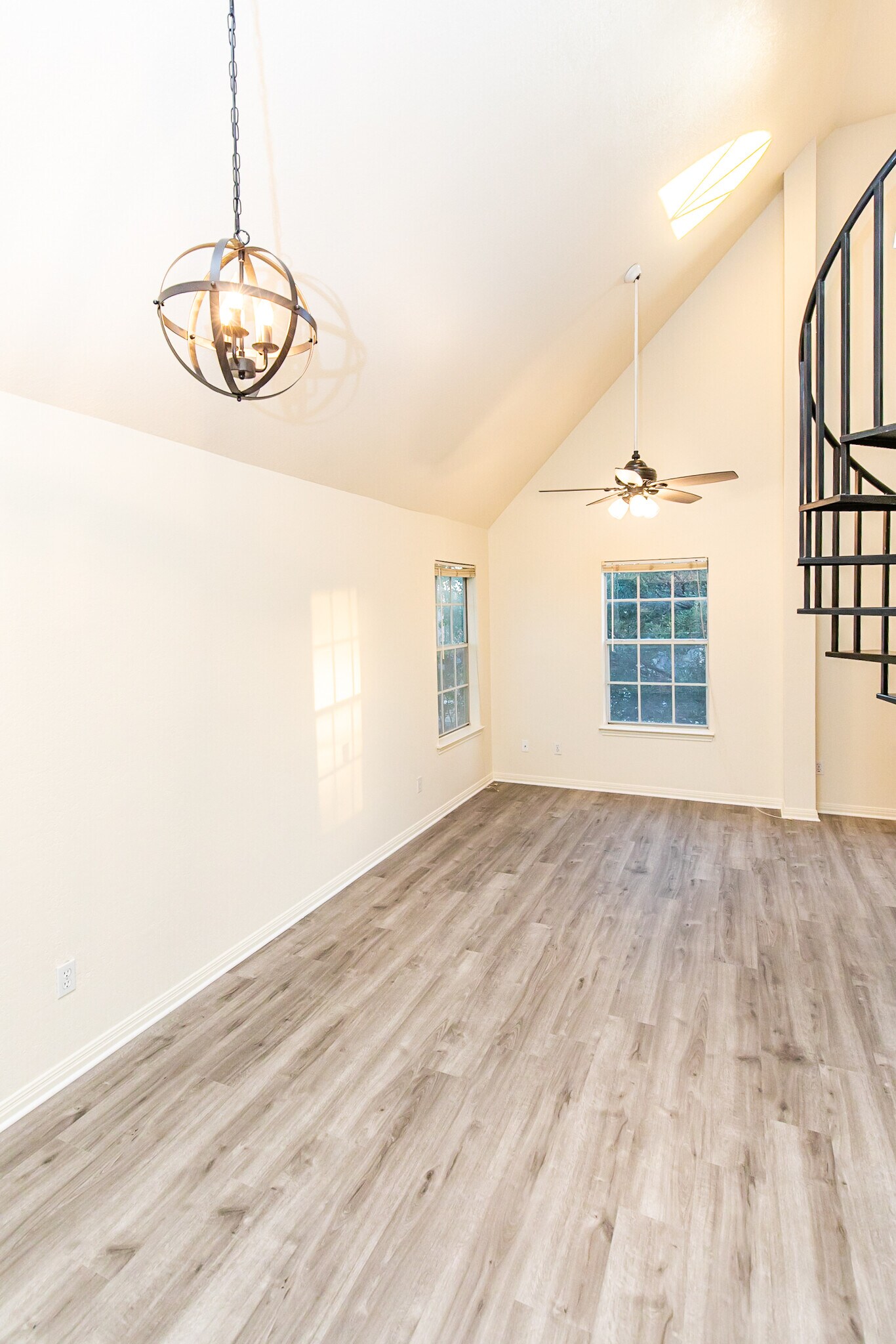 Livingroom - 3001 Whisper Oaks Ln