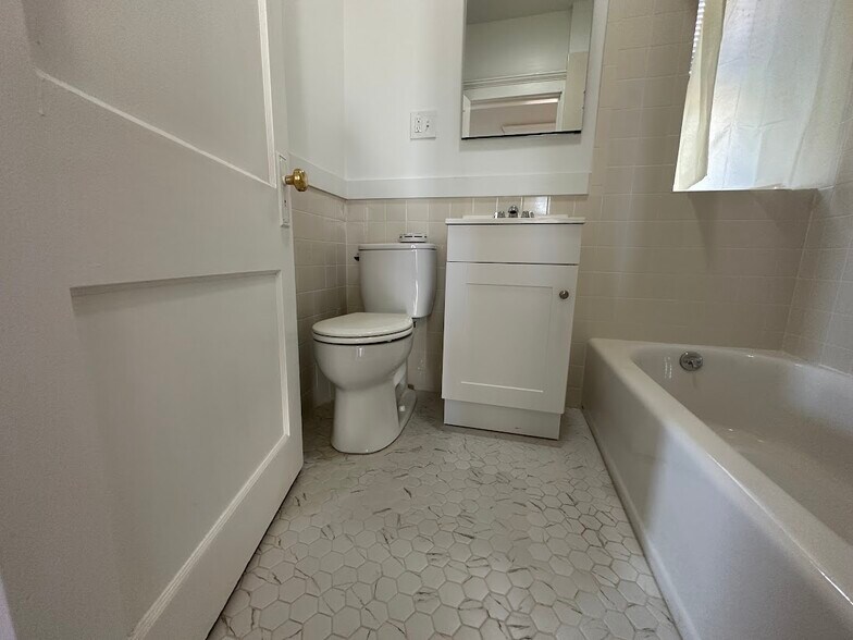 Building Photo - 20 Kilmarnock St