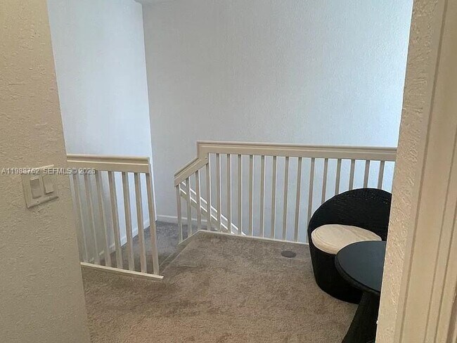 Building Photo - 728 SE 14th Ct