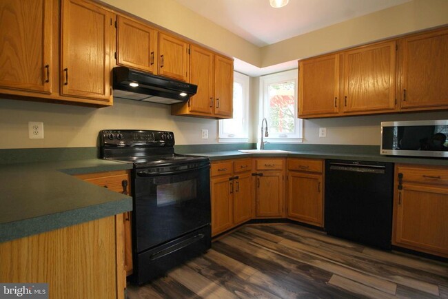 Building Photo - 21039 Emerson Ct