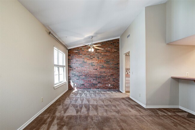 Building Photo - 706 Meghan St