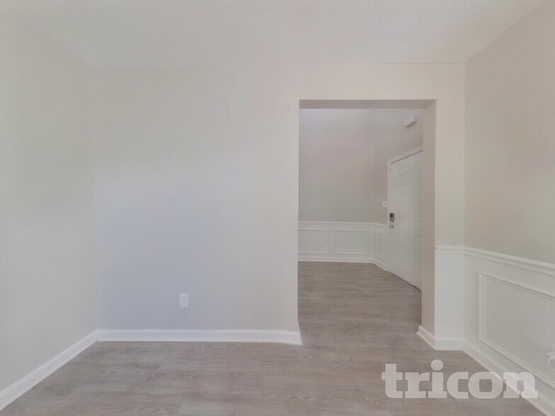 Building Photo - 235 Chattaroy Dr