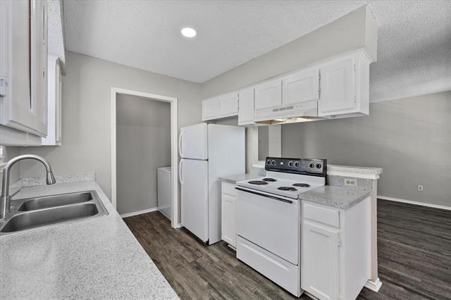 Building Photo - 606 Kings Way Dr