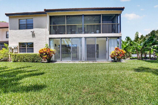 Building Photo - 9264 Vista Del Lago
