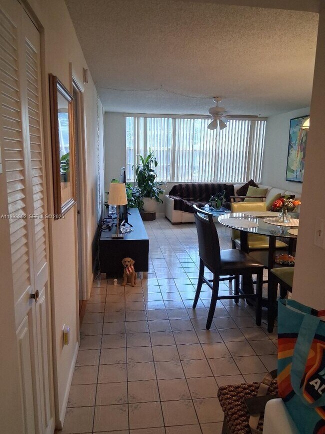 Building Photo - 1100 St Charles Pl