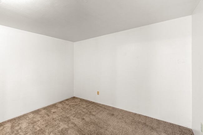 Building Photo - 2717 Simpson Ave