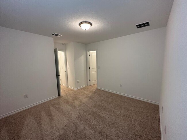 Building Photo - 2904 St Regis Dr