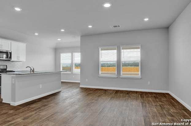 Building Photo - 125 Solitude Dr