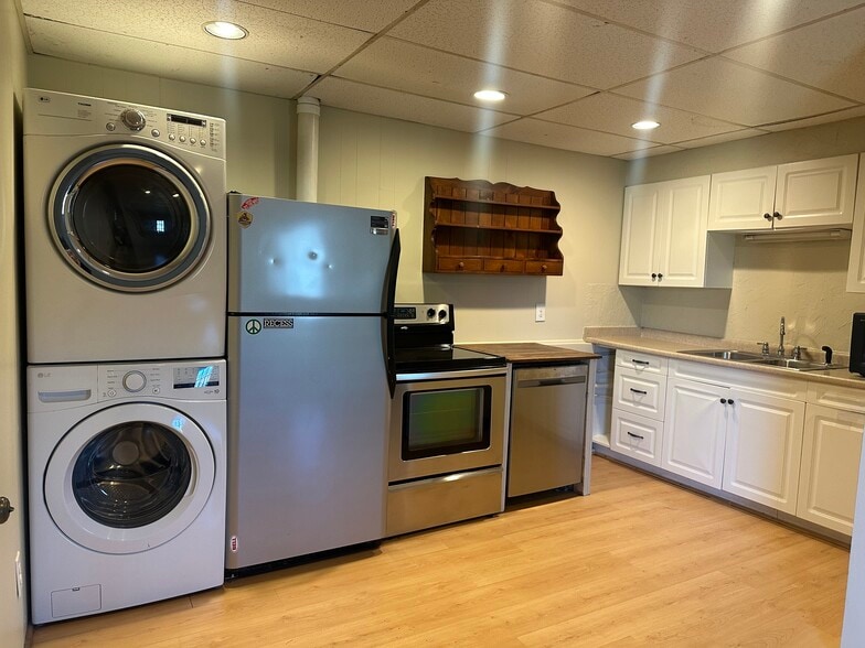 Kitchen - 166 Skyland View Dr