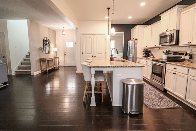 Building Photo - Spacious 4 Bedroom, Pet Friendly with Fenced In Backyard, Mimosa Bay Community Amenities