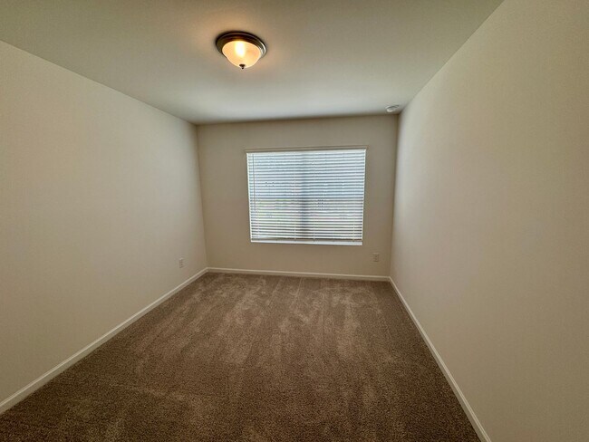 Building Photo - Beautiful New 3BR/2.5BA Townhouse