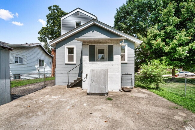 Building Photo - 4637 Alpine Ave