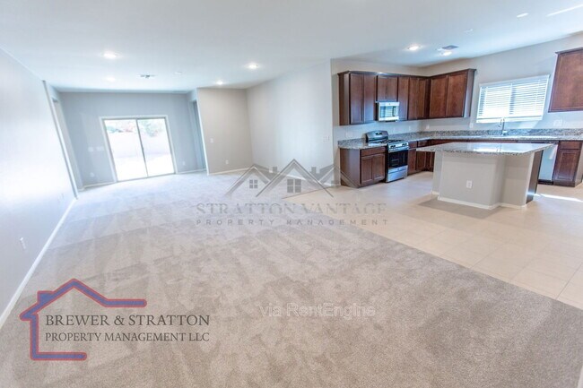 Building Photo - 495 E Rio Pl