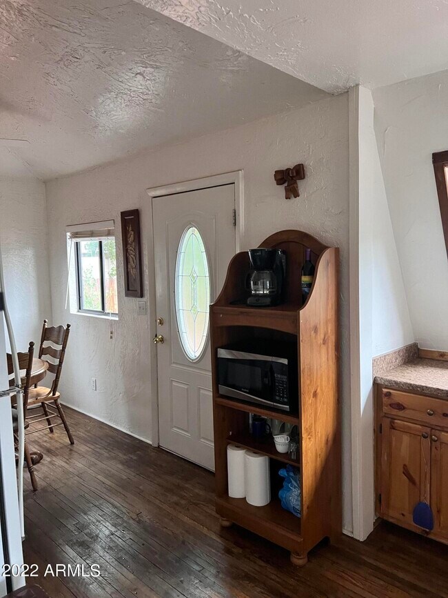 Building Photo - 312 W Roundup Rd