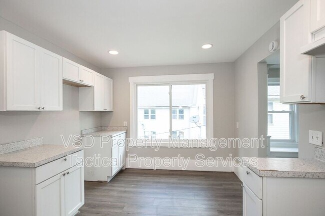 Building Photo - 3694 E 147th St