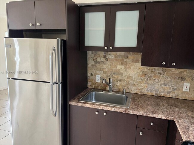 Building Photo - 890 NW 22nd Ct