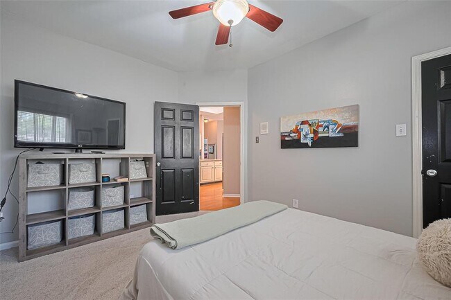 Building Photo - 4502 Twin Elm Dr