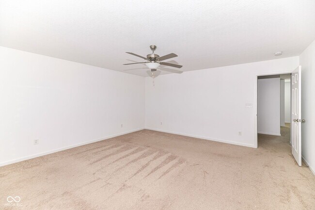 Building Photo - 5375 Maywood Dr