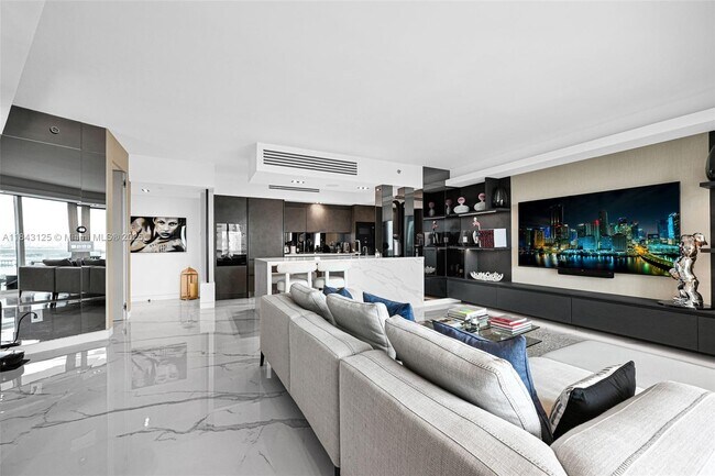 Building Photo - 1000 South Pointe Dr