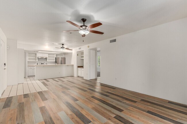 Building Photo - New Rental Listing in Scottsdale Springs C...