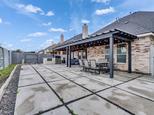 Building Photo - 24507 Red Bluff Tr