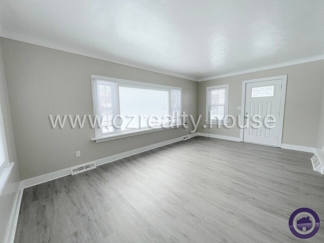 Building Photo - 5344 Claxton St