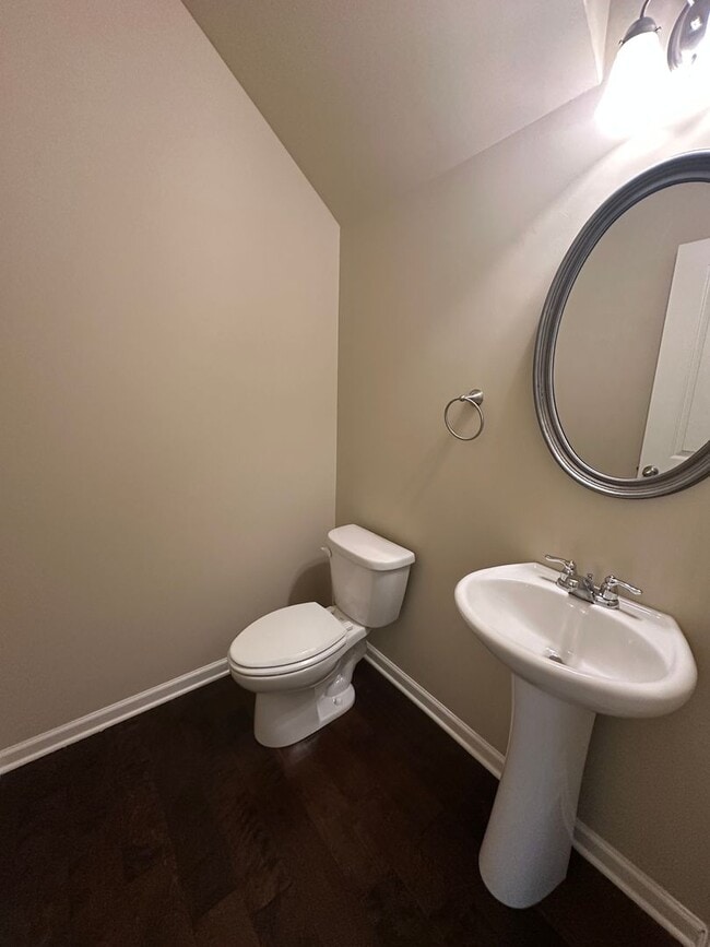Building Photo - NEW LISTING - GORGEOUS TOWNHOME IN KENNESAW!