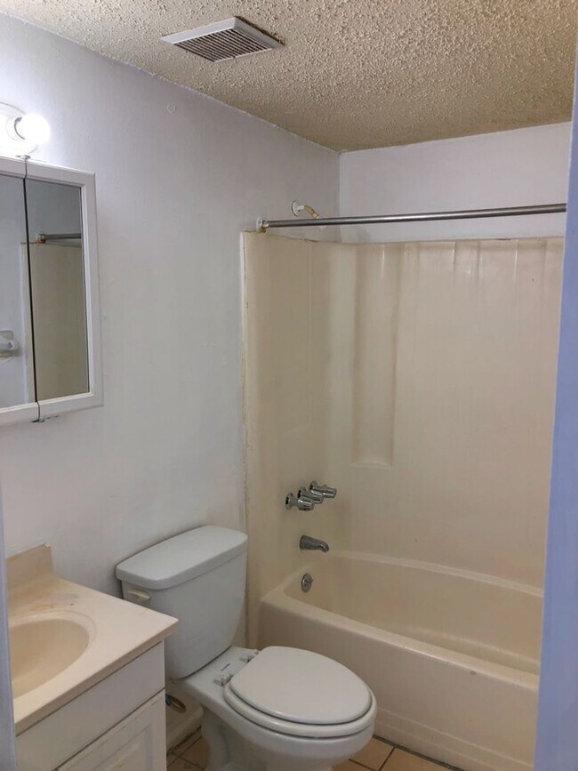 Building Photo - Water Front 3 bedroom duplex