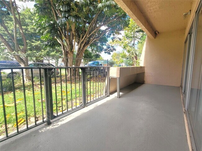 Building Photo - 400 NE 18th Ave