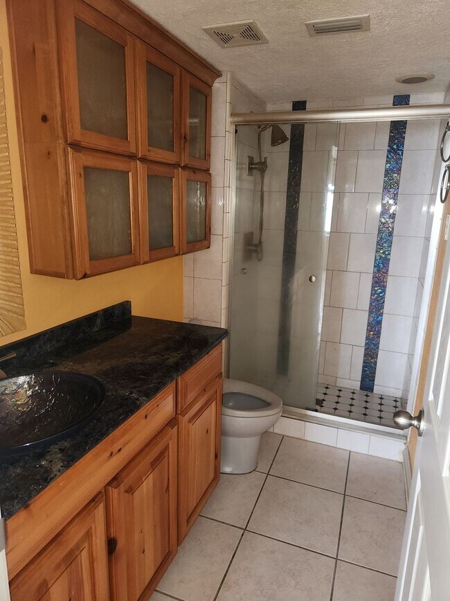 Building Photo - Waterfront 2 bedroom 2 Bath