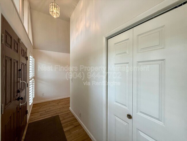 Building Photo - 7007 Holiday Hill Ct