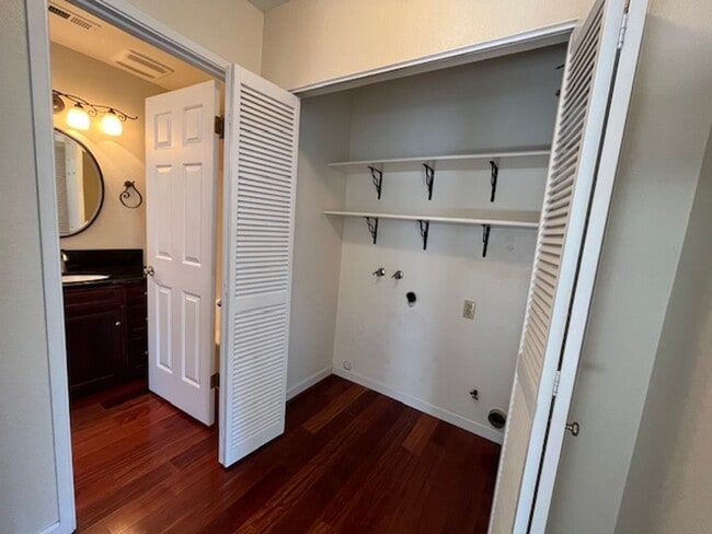 Building Photo - 856 Alyssum Ct