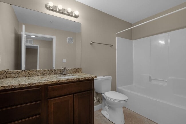 Building Photo - Brand New Luxury 2B/2B Apartment in FWB in...