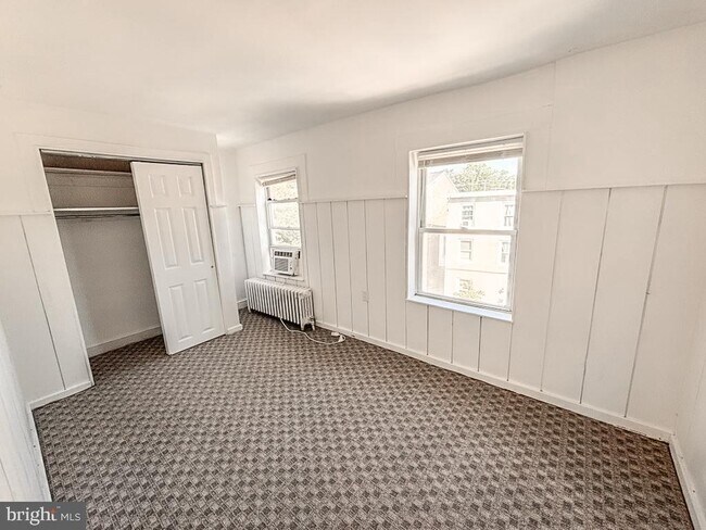 Building Photo - 310 E Miner St