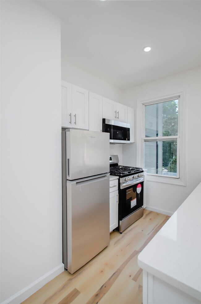 Building Photo - 251 Halladay St