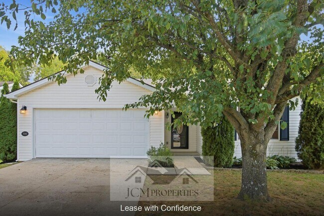 Building Photo - 700 Cottonwood Dr
