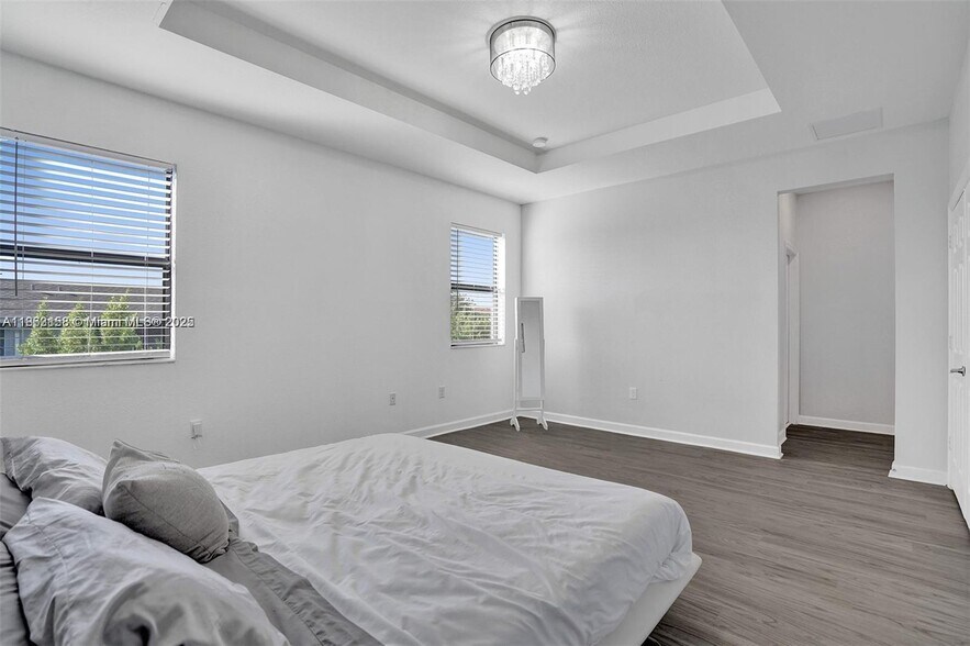 Building Photo - 268 NE 210th Way