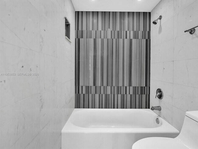 Building Photo - 100 Bayview Dr