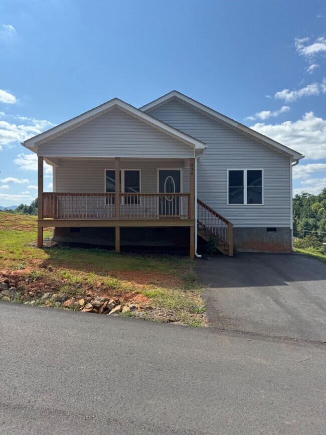 Building Photo - "Charming 3-Bed Haven with Granite Touches in Scenic Mars Hill"